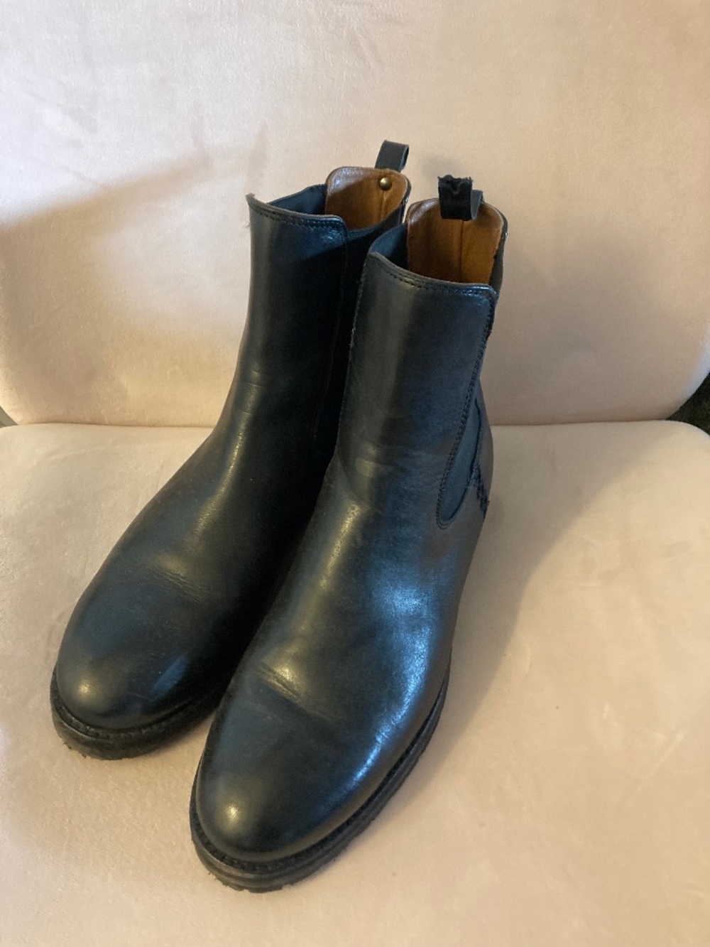 Frye chelsea boots size 9
